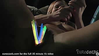 18+ teenager si fa perverso con lo speculum