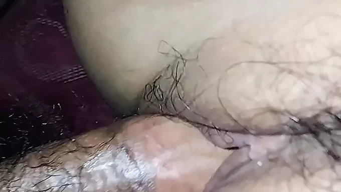 Endonezyalı Gencin Biseksüel Orgisinde Squirting ve Parmaklama Sikişi