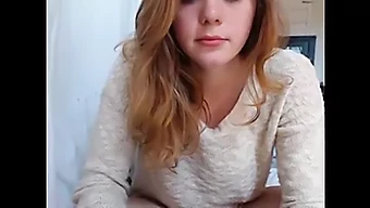 Video fatto in casa di una ragazza con tette piccole e carine. Non perdere questo video bollente e piccante!